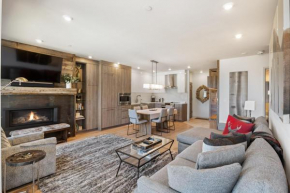 Chamonix 27, Snowmass Ski-in/Ski-out Condo with Pool, Hot Tub, Gym, WiFi & Washer/Dryer